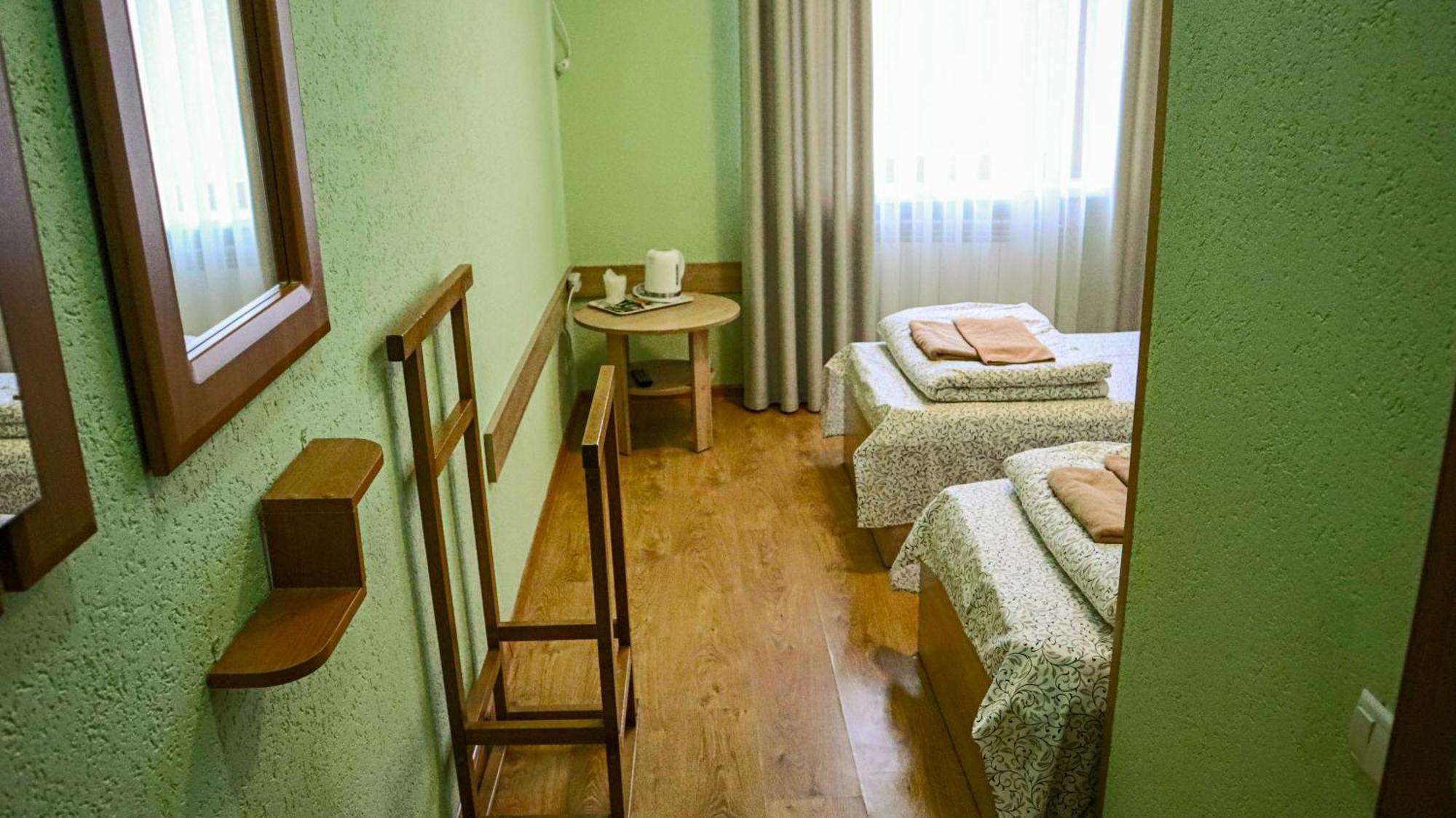 Каприз Hotel Kamianets-Podilskyi Exterior photo