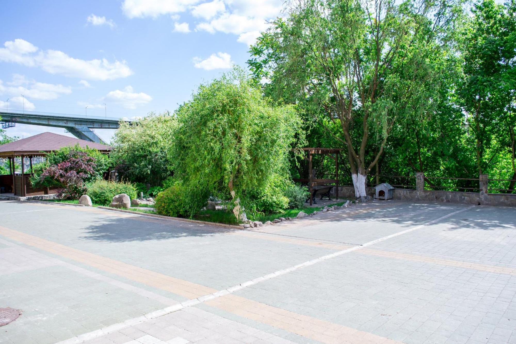 Каприз Hotel Kamianets-Podilskyi Exterior photo