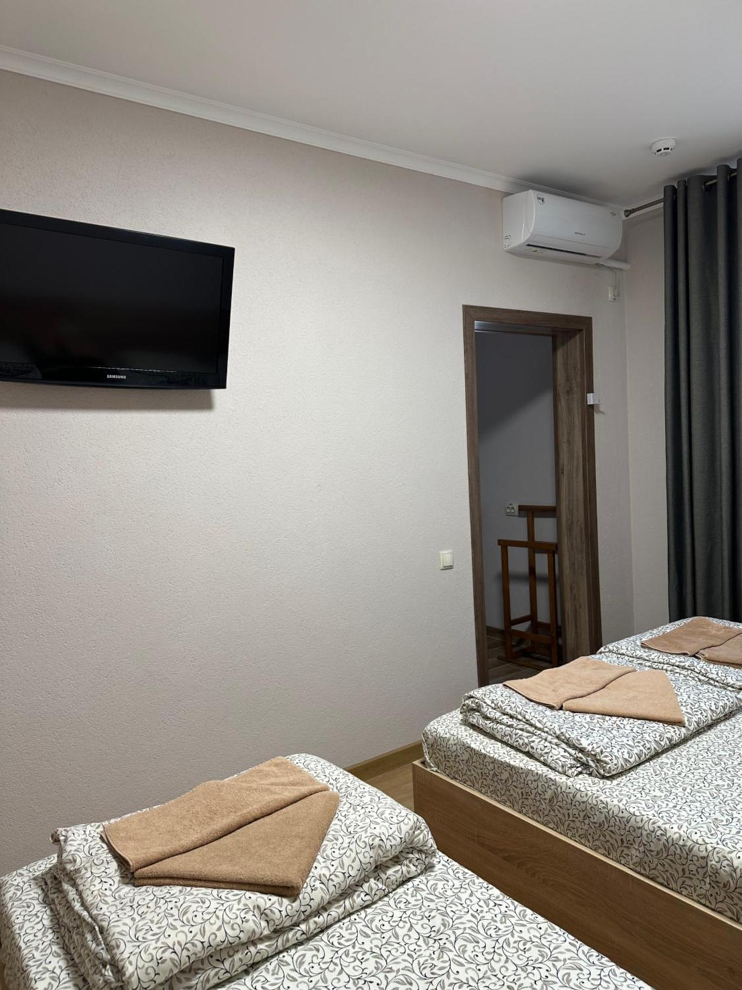 Каприз Hotel Kamianets-Podilskyi Exterior photo